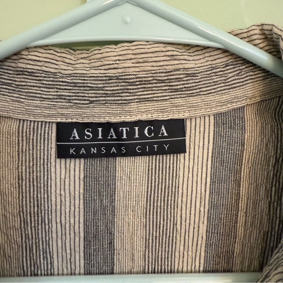 Asiatica Striped tan / black blouse crinkly high end luxury. - Picture 2 of 8